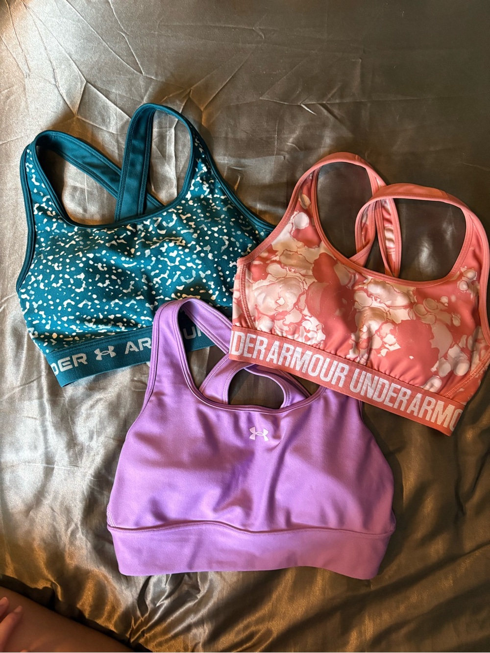 Under armour bras - Picture 1 of 3
